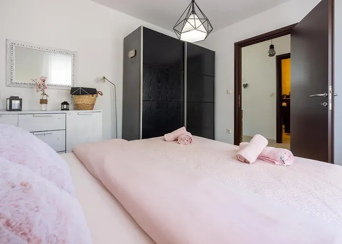 Marie With Jaccuzzi Apartman *